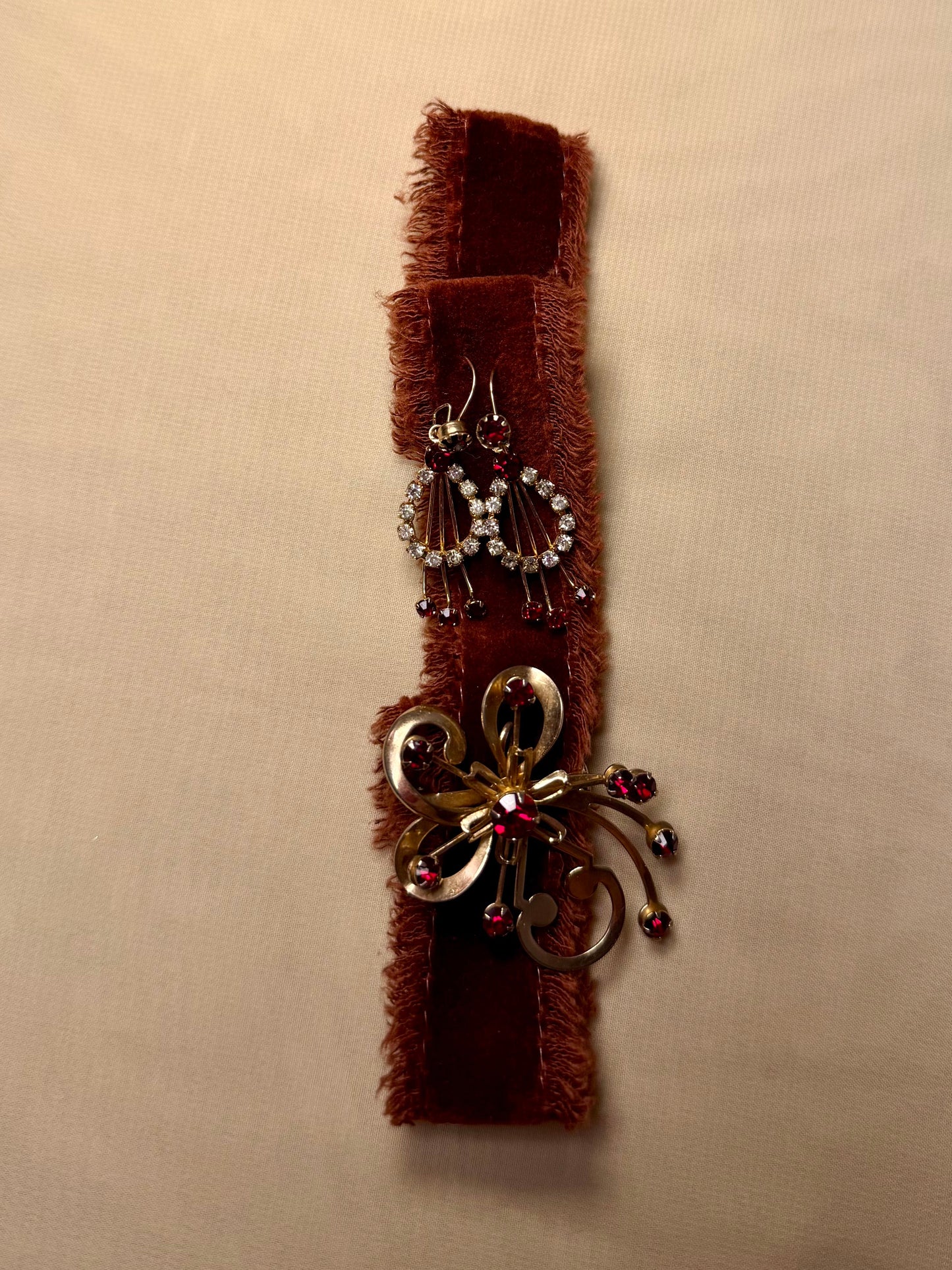 1940s red cosmic brooch, earring & pendant