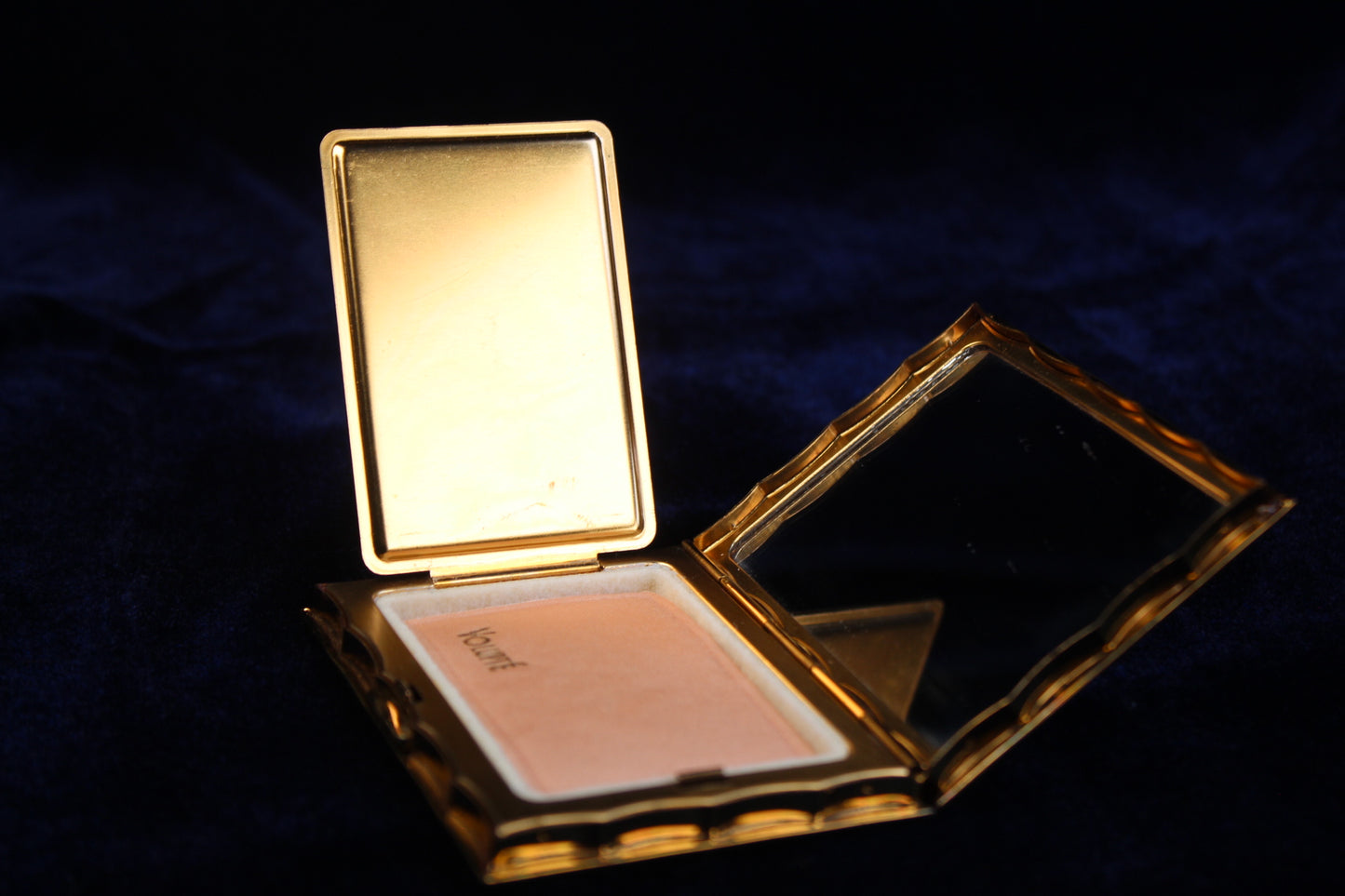 1940s Volupte Compact – Cherub Cameo with Ruby Rhinestones, Gold-Tone Vanity Compact