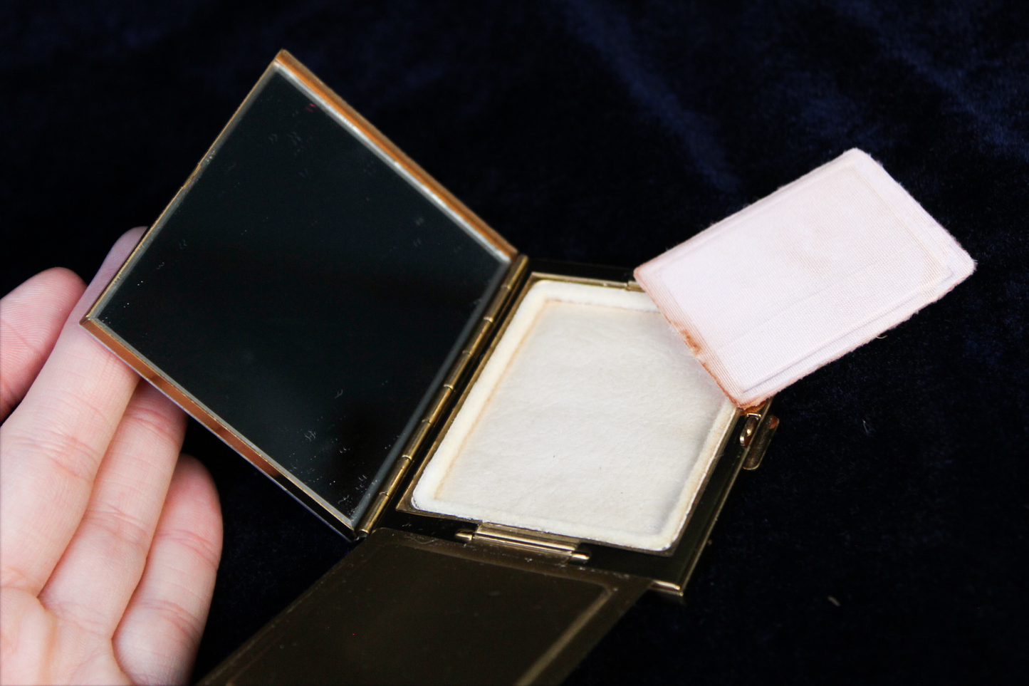 Vintage 1950s Mother-of-Pearl Mosaic Powder Compact