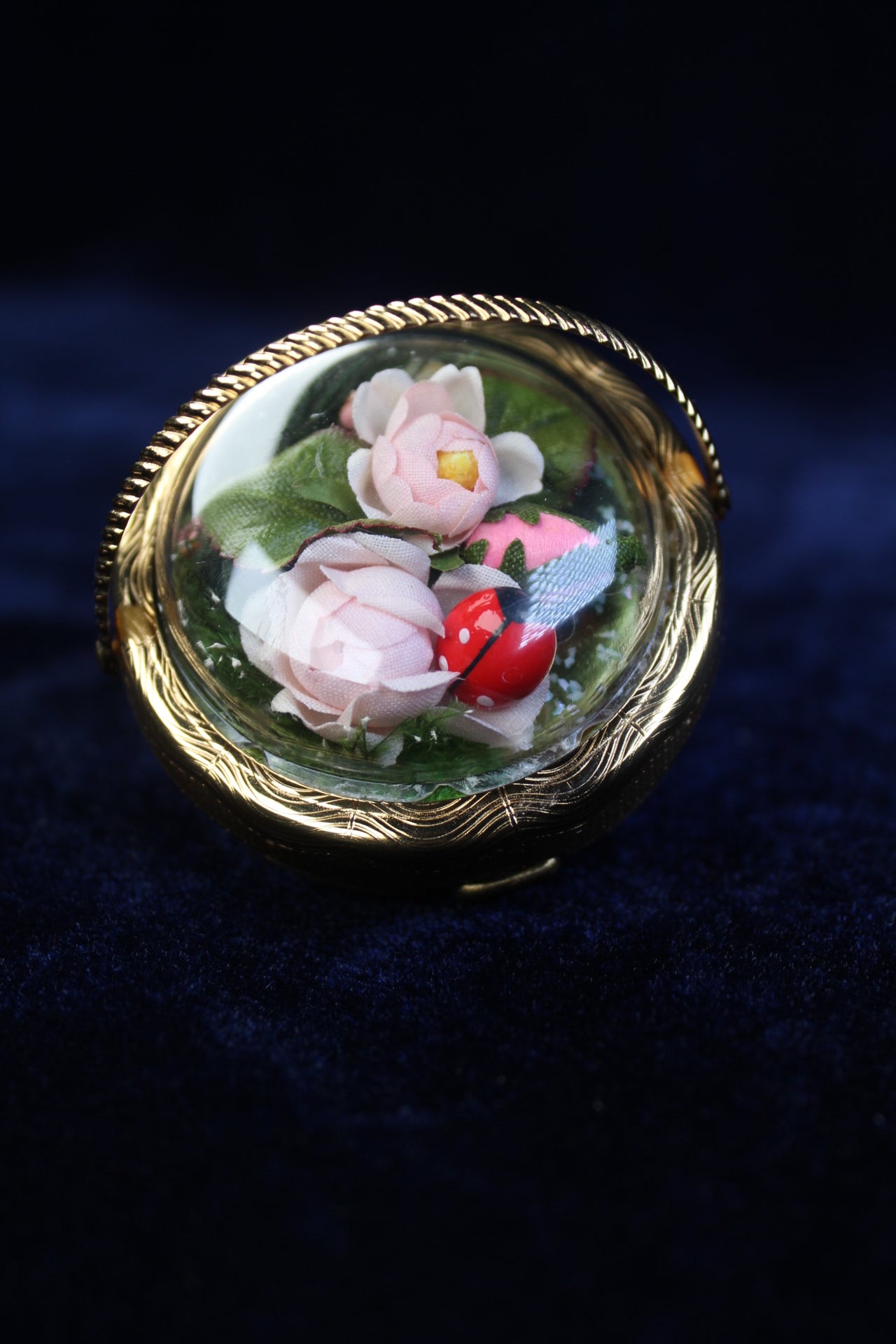 Rare 1940s new old Floral Basket Compact