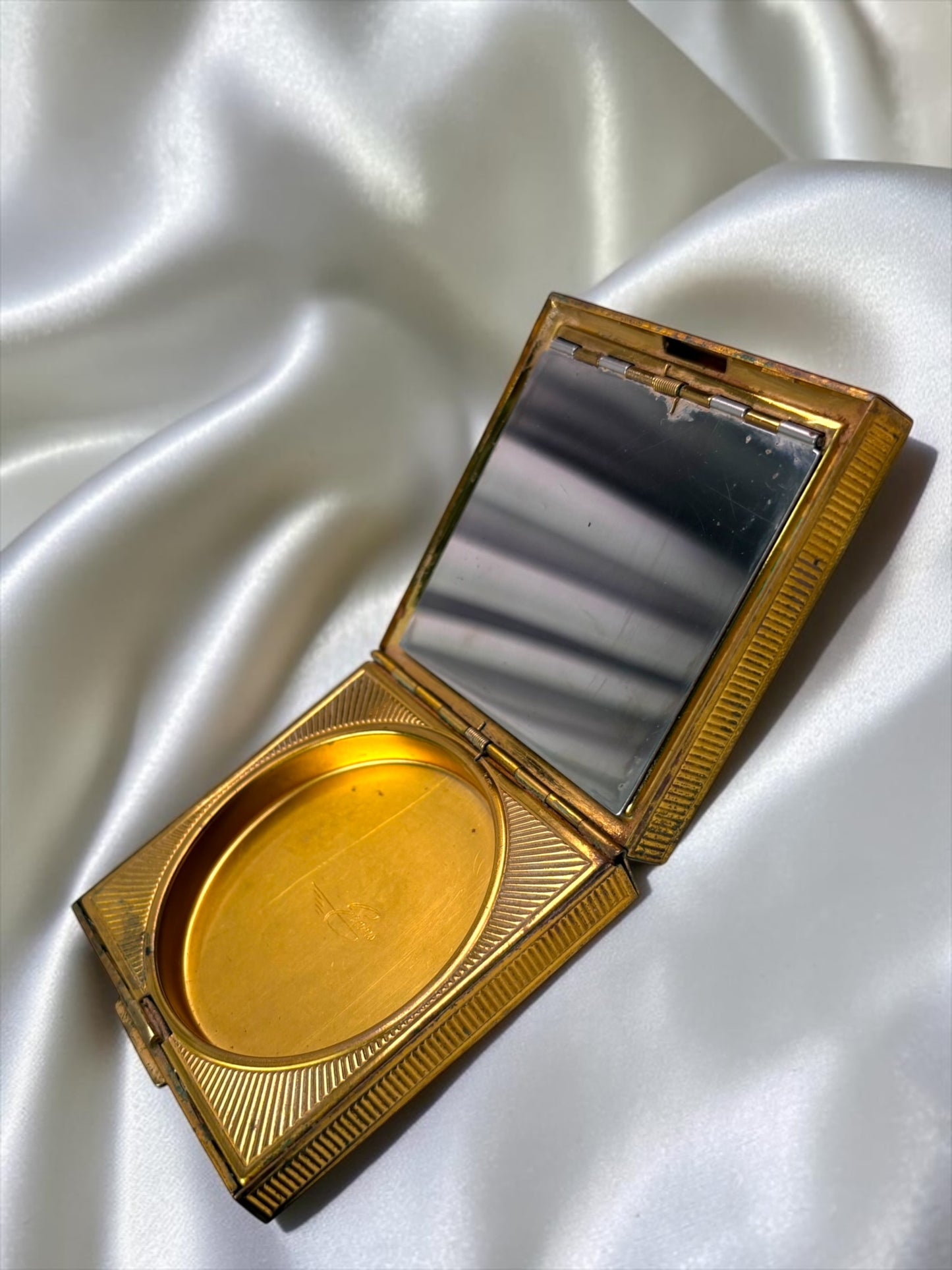 Vintage Mother of Pearl Clock Powder Compact | Mid-Century Gold Tone Vanity Compact