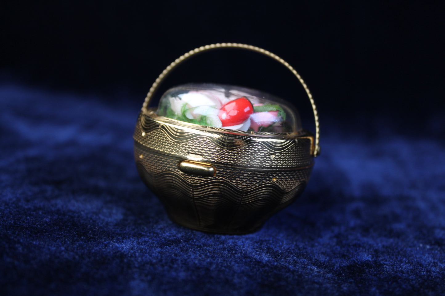 Rare 1940s new old Floral Basket Compact