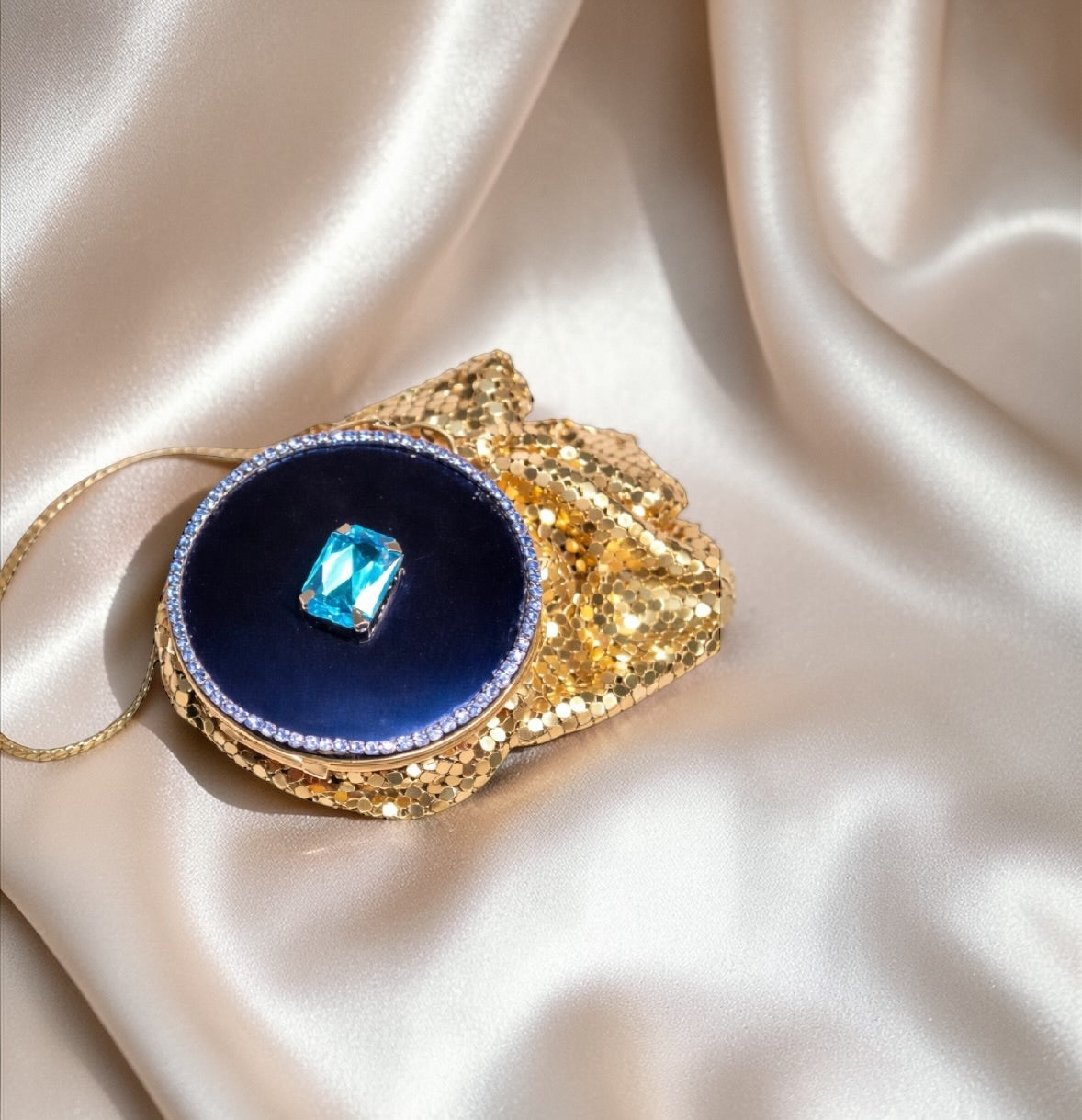 RARE Blue Diamond Dreams– Vintage Purse Compact