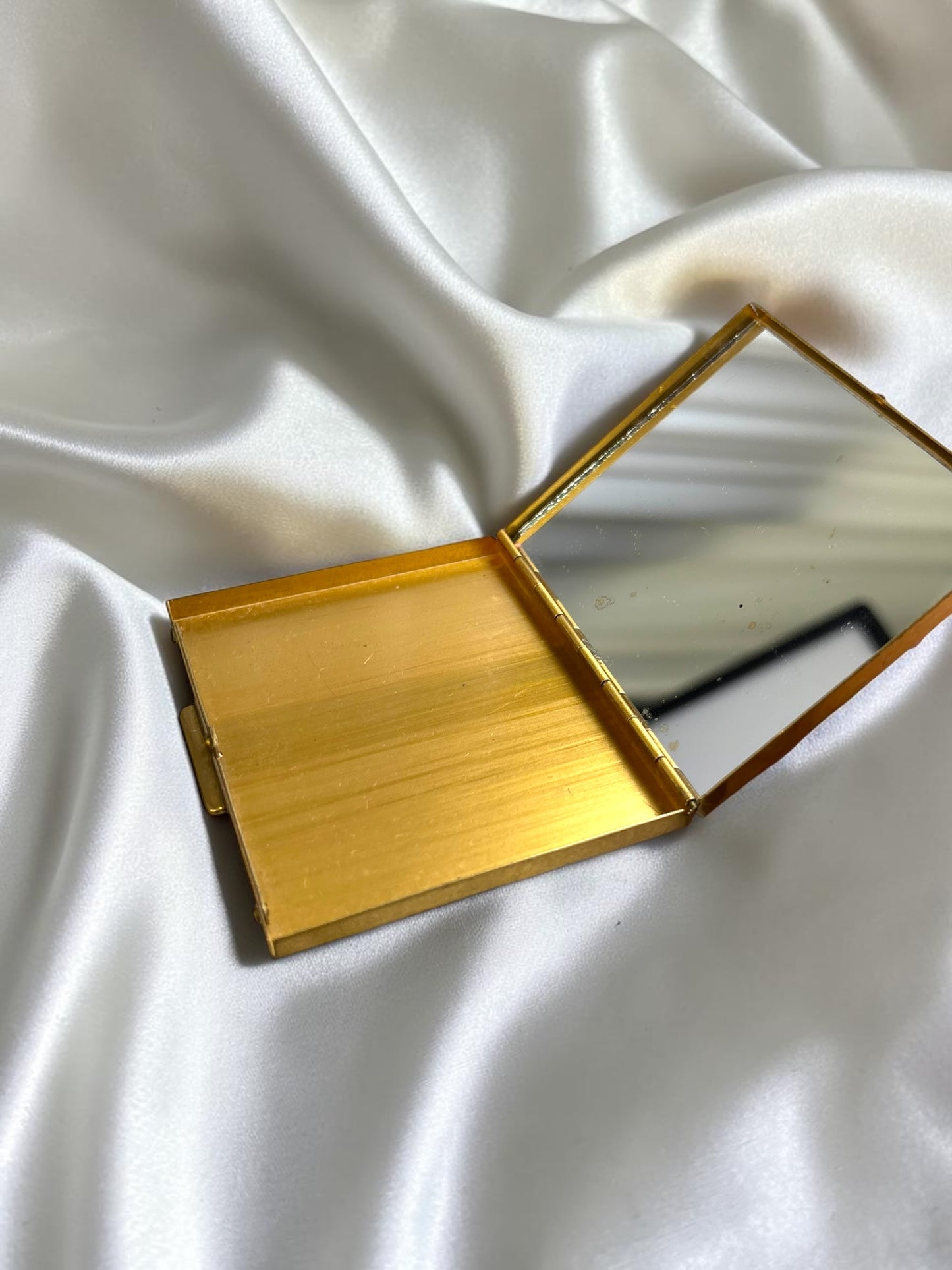 Vintage S.F. Co. Fifth Avenue Gold Tone Compact | 1950s Rhinestone Powder Compact