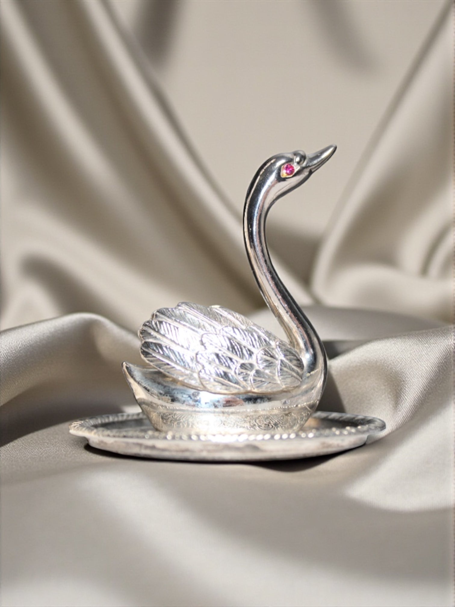 Aurora Swan Vintage Silver-Plated Swan Ring Holder with Gemstone and Golden lining