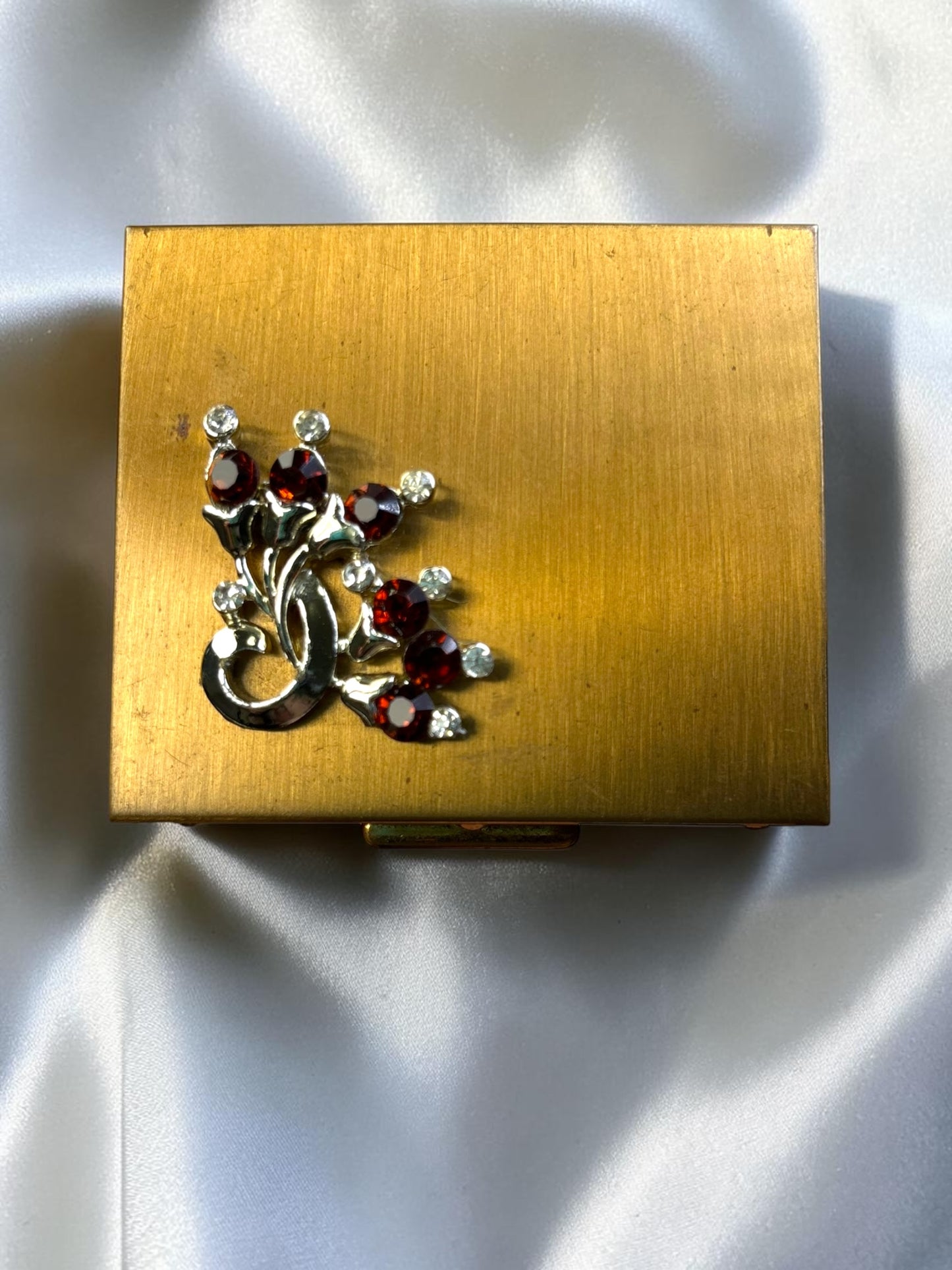 Vintage S.F. Co. Fifth Avenue Gold Tone Compact | 1950s Rhinestone Powder Compact