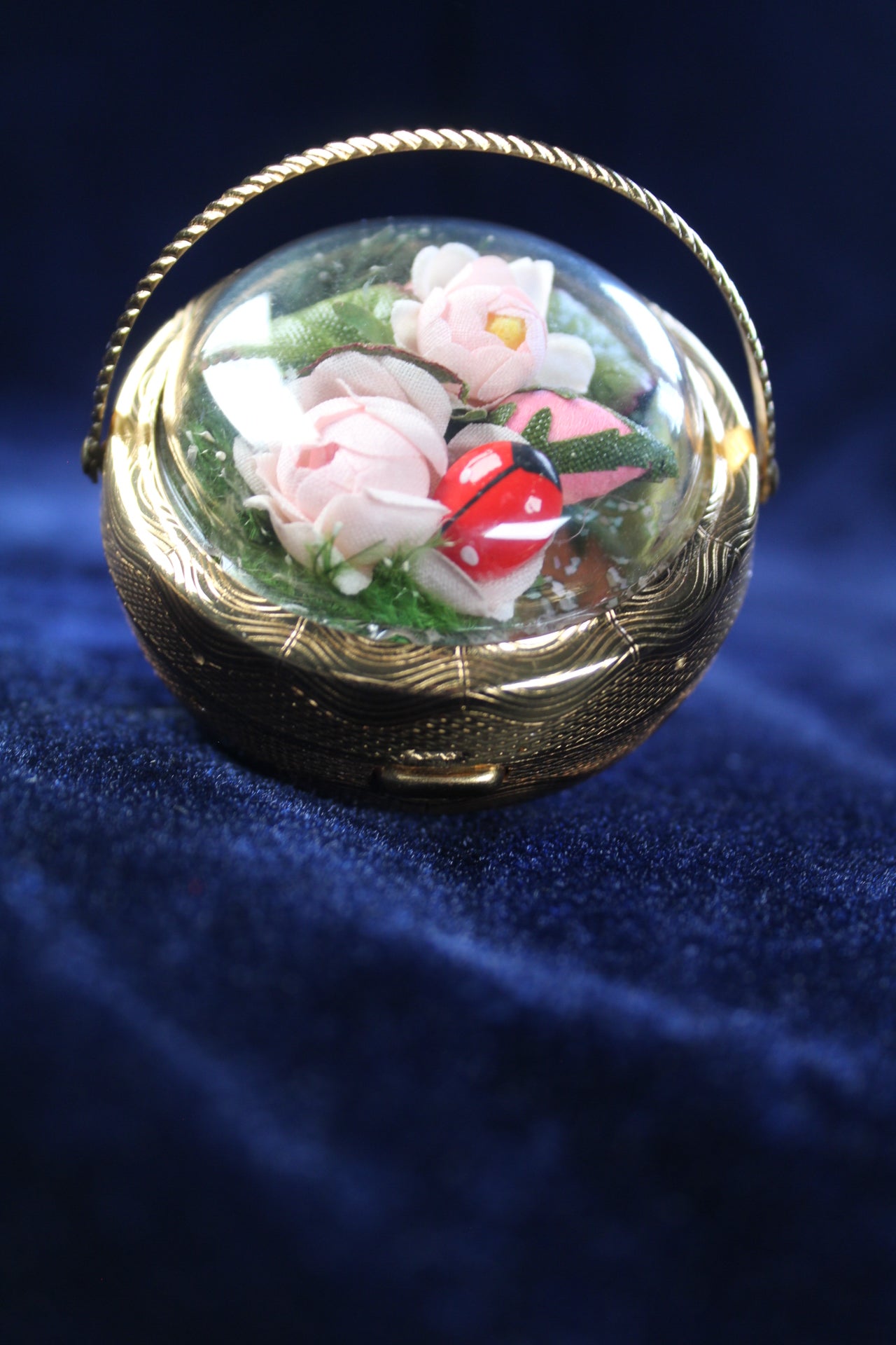 Rare 1940s new old Floral Basket Compact