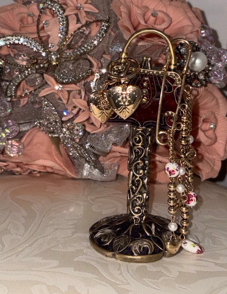 Enamel purse stand
