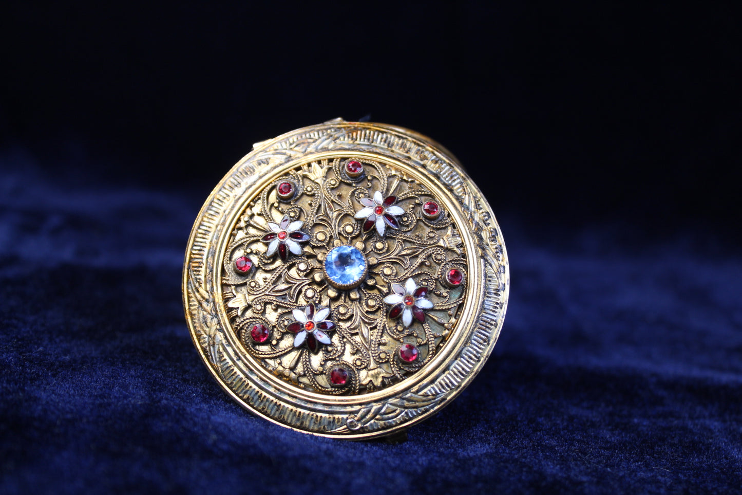 1920s Ornate Filigree Mesh Purse Compact Case