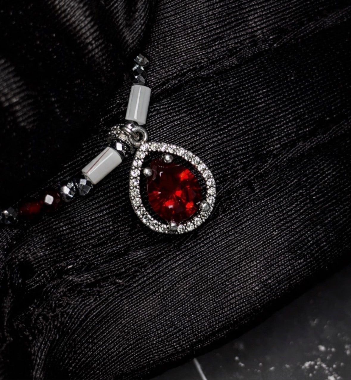 The crimson garnet & pearl necklace vintage sterling silver bashing red pendant