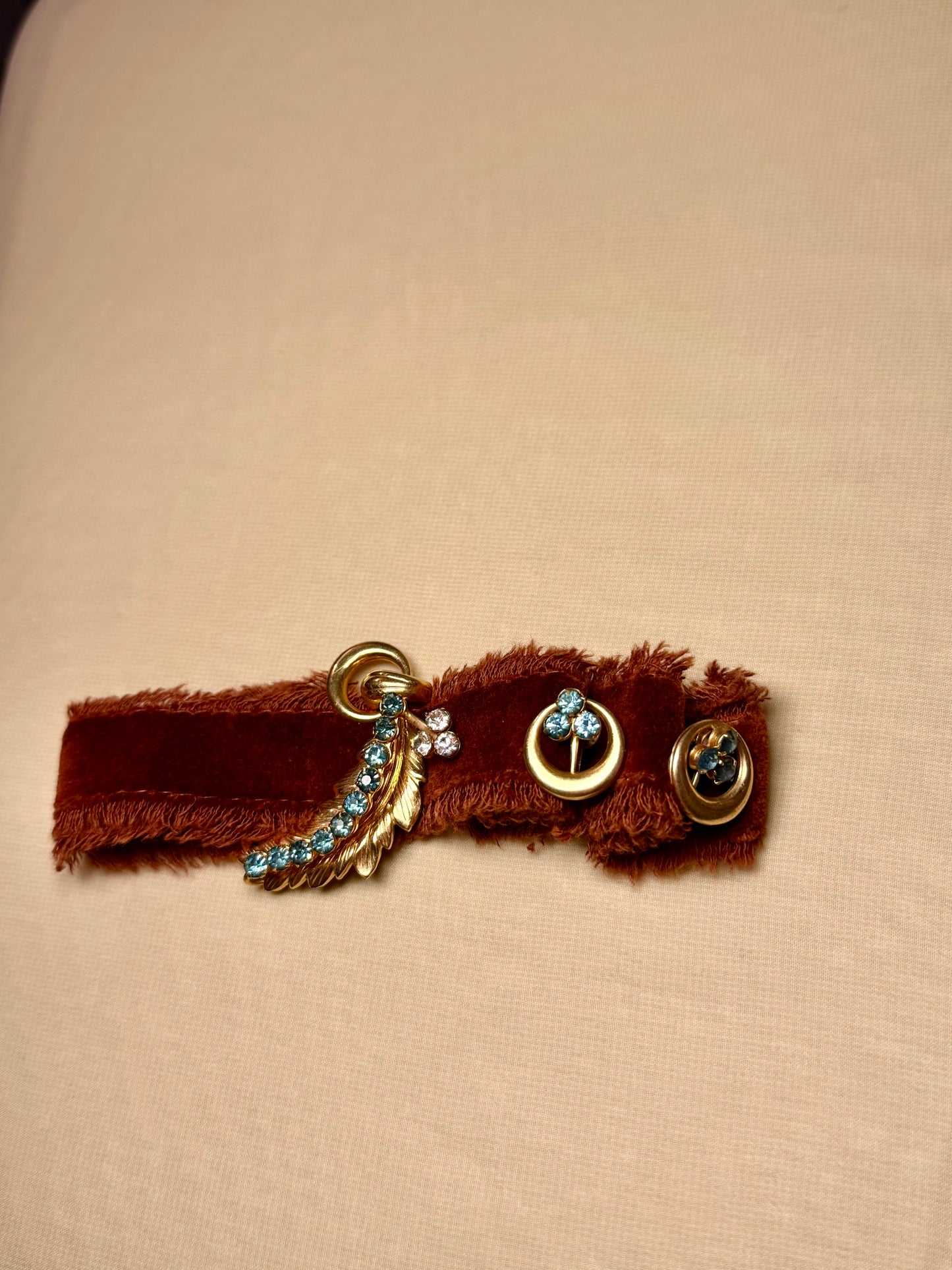 1950s Leaf Gold-Tone Brooch & Earrings