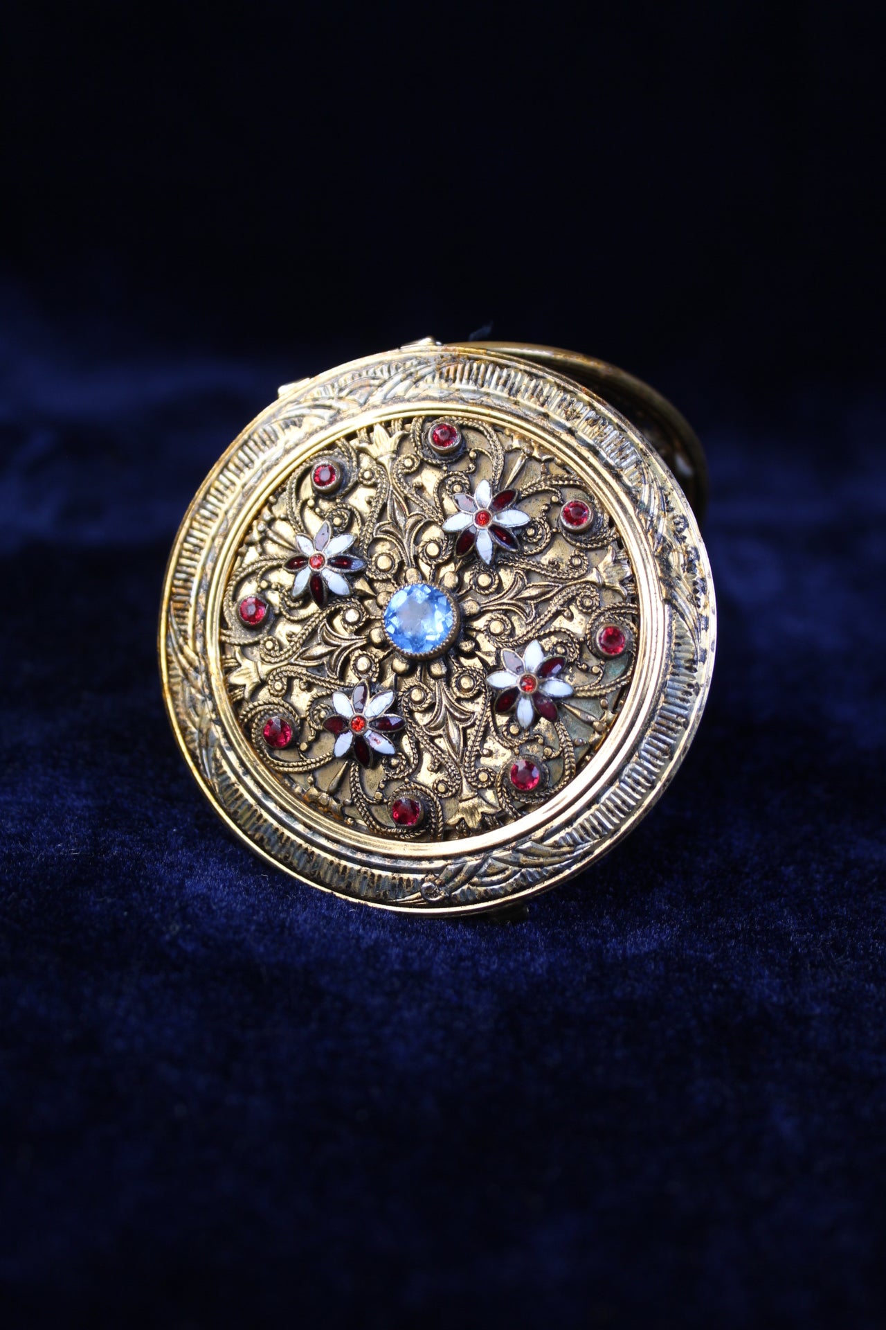 1920s Ornate Filigree Mesh Purse Compact Case