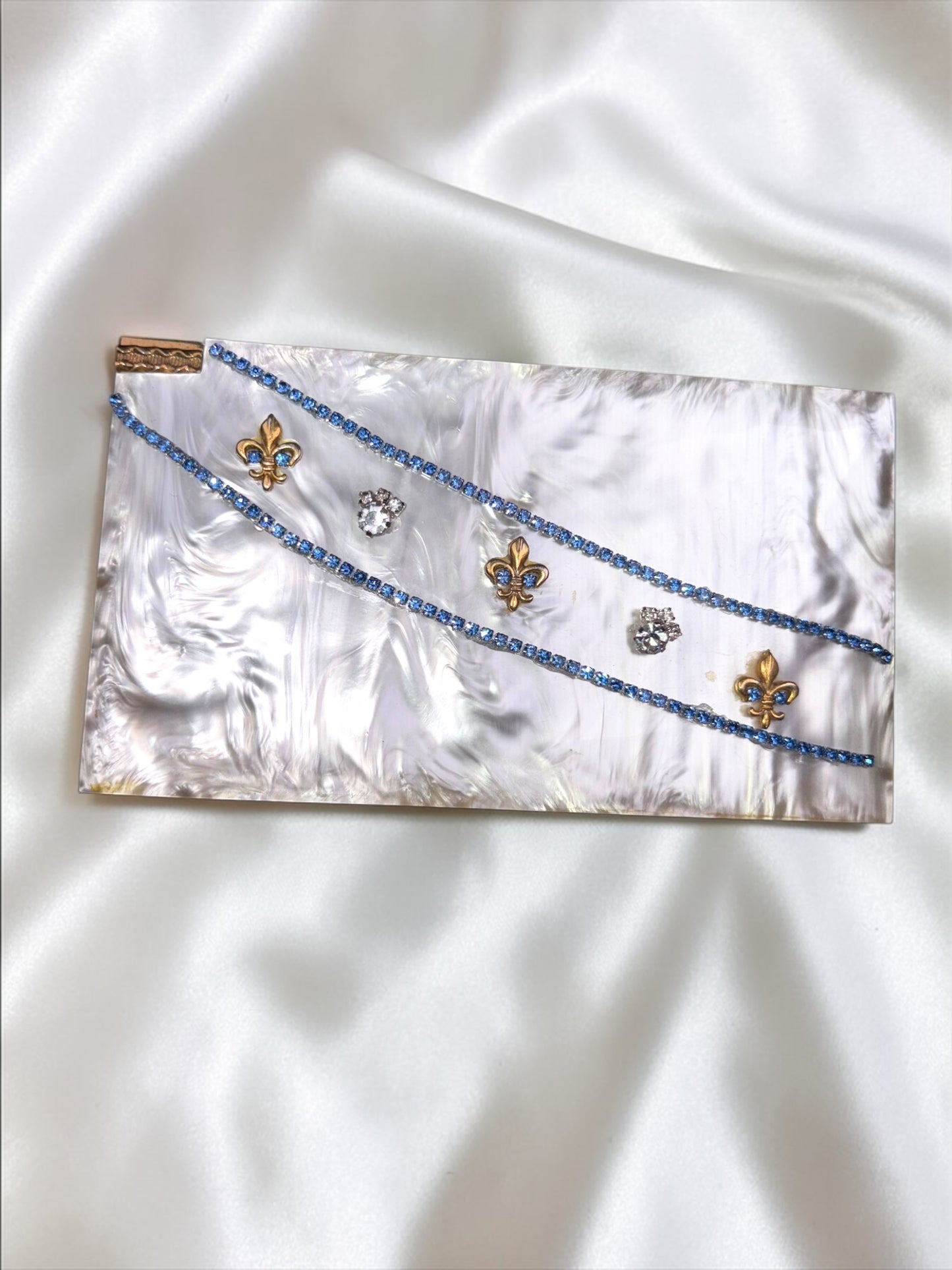 1940s Volupte Carryall Purse Compact – Lucite & Rhinestone