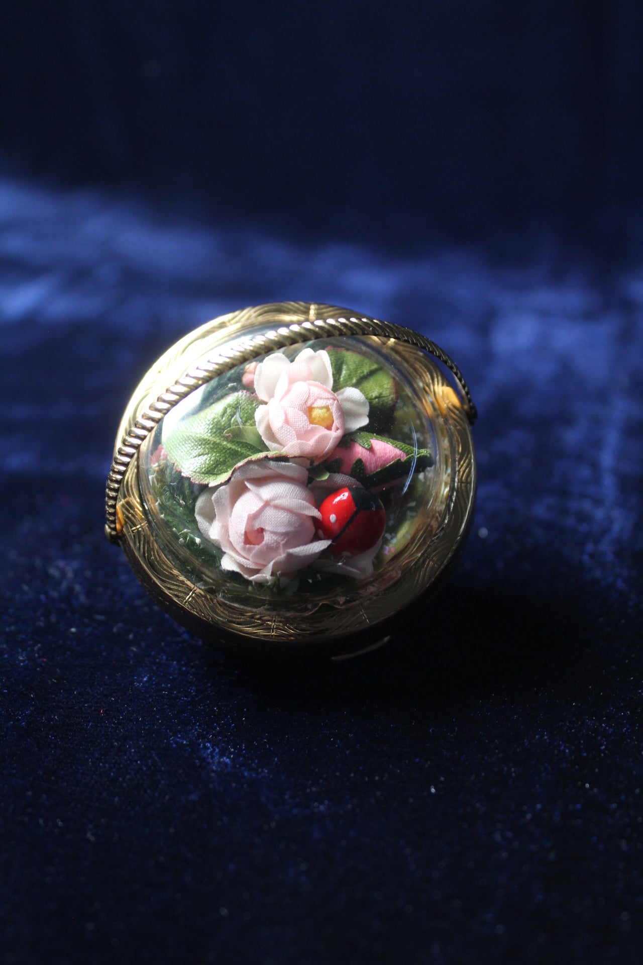 Rare 1940s new old Floral Basket Compact