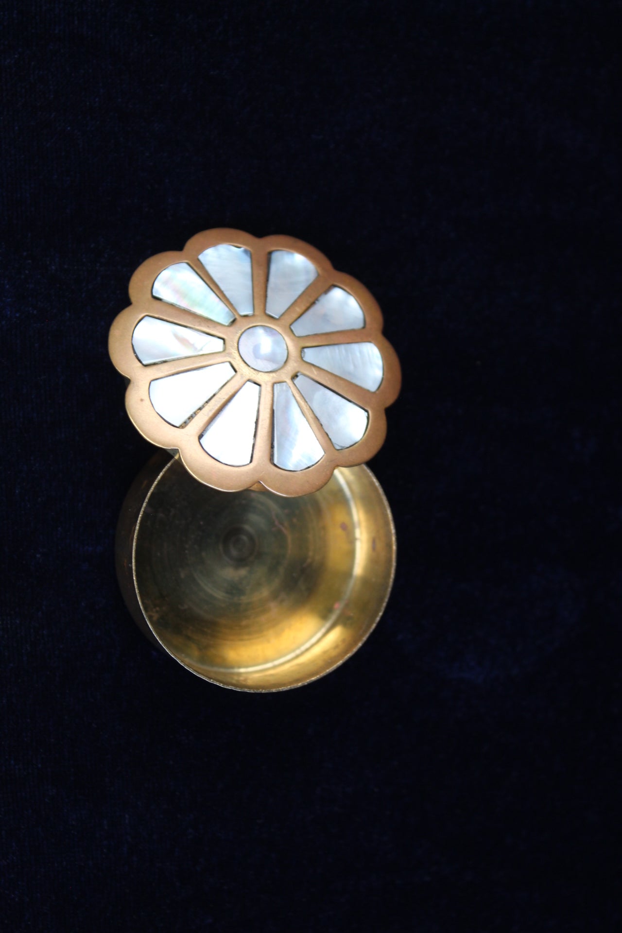 Moonlight Daisy Mother of Pearl Brass Ring Box