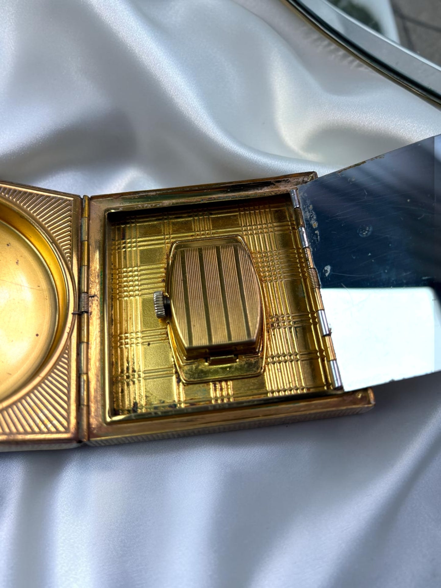 Vintage Mother of Pearl Clock Powder Compact | Mid-Century Gold Tone Vanity Compact