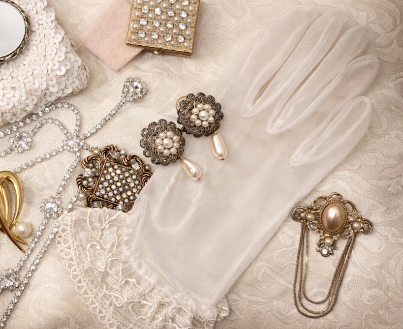 Ivory Elegance Lace Gloves