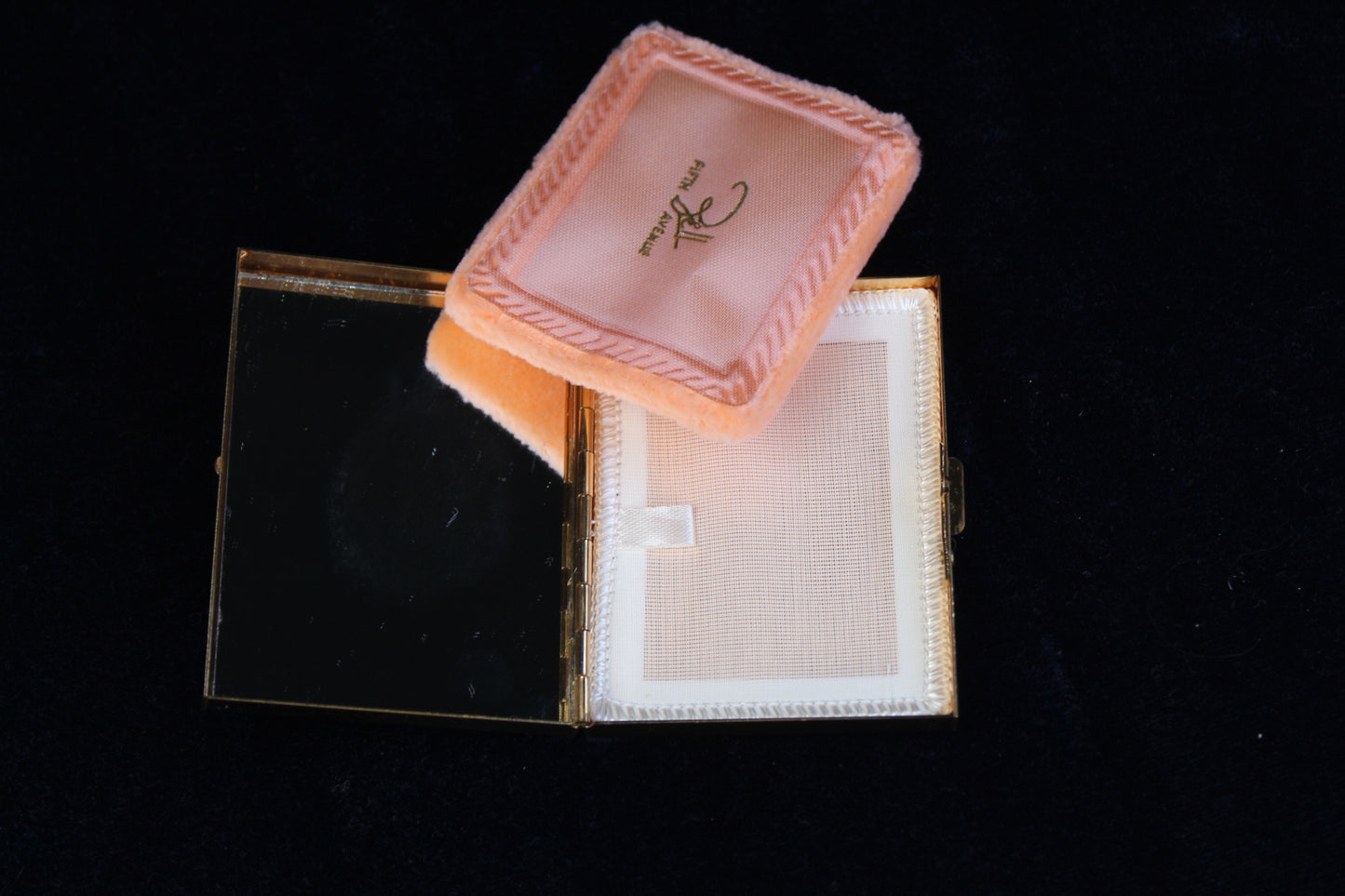 Vintage 1930s Fifth Avenue Powder Compact Scarab – Unused Art Deco Style Vanity Compact