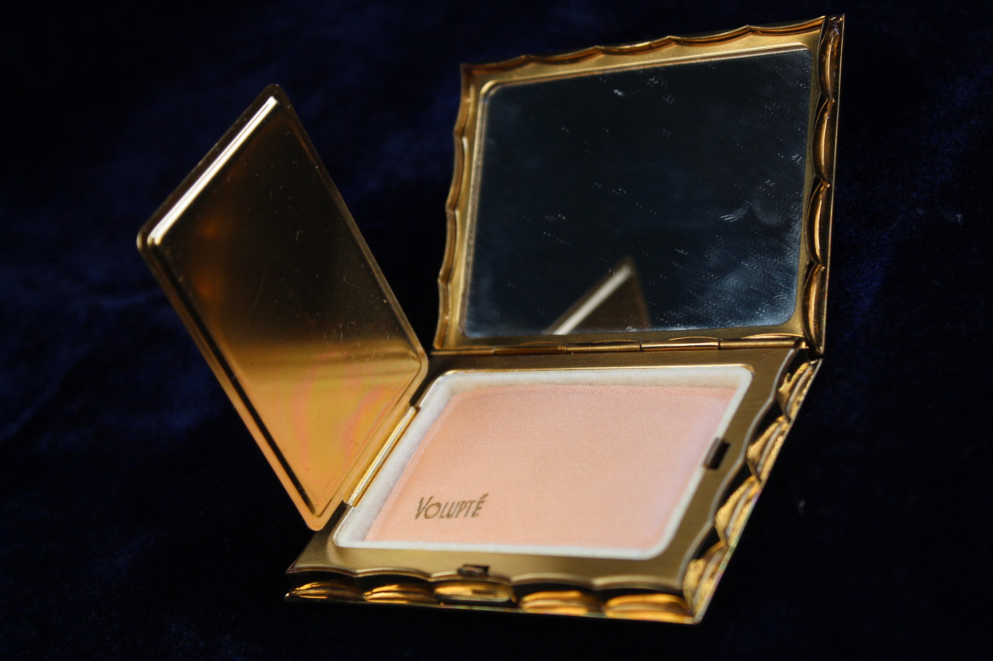 1940s Volupte Compact – Cherub Cameo with Ruby Rhinestones, Gold-Tone Vanity Compact