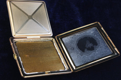 1940s Gold Tone Vanity Compact – Engraved Mask Motif, Vintage Powder Case
