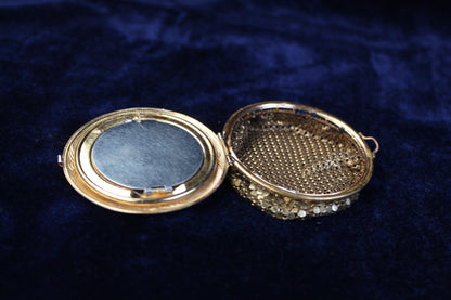 1920s Ornate Filigree Mesh Purse Compact Case