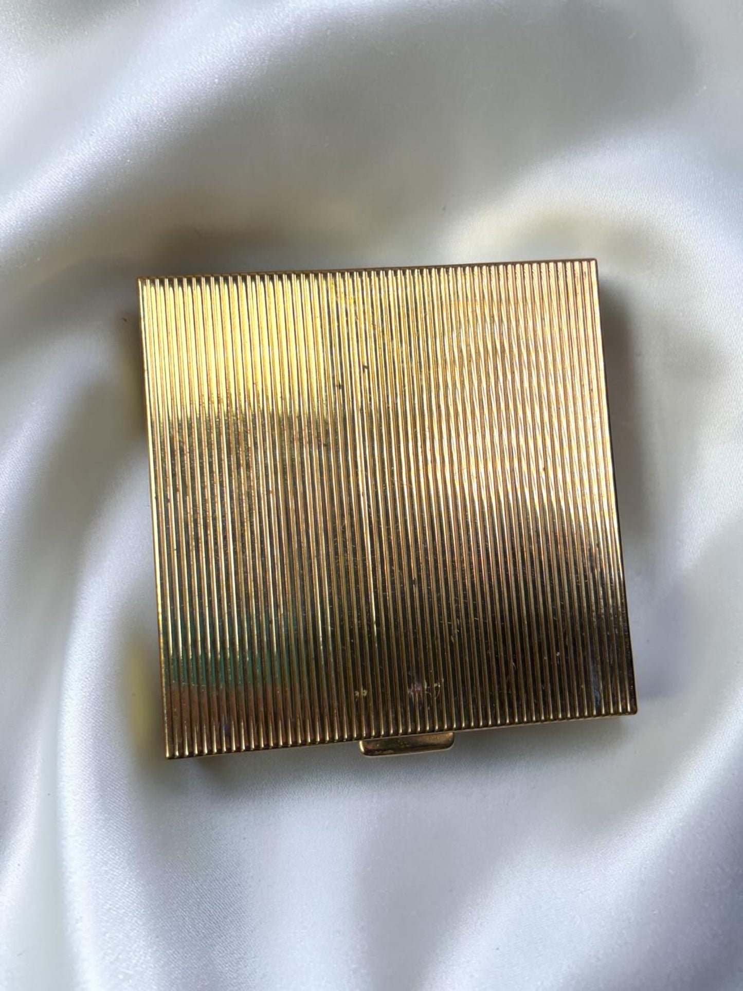 1950s Volupté Powder Compact | Gold Tone Starburst Vanity Compact