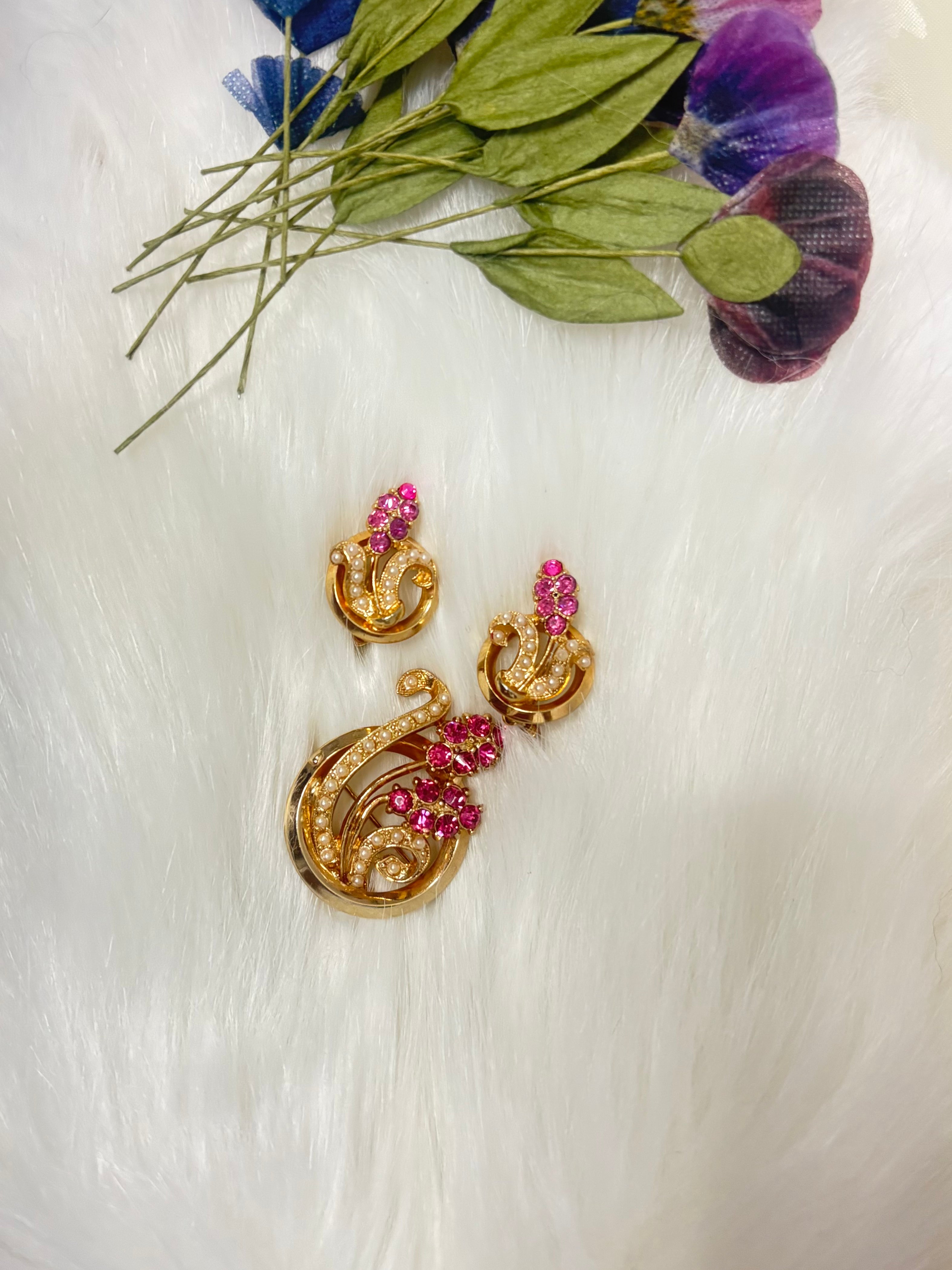 1940s pink Lilly’s retro  brooch & earrings