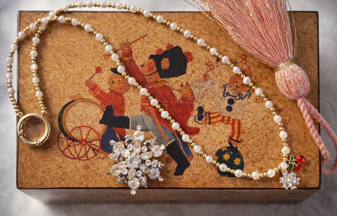 Moon petal mother of pearl necklace