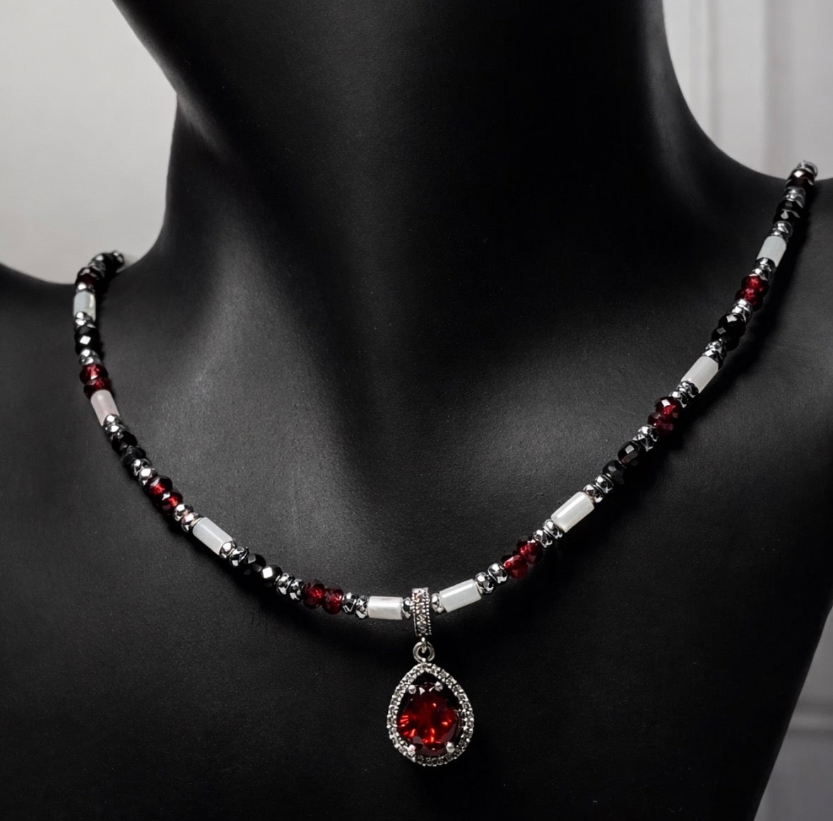 The crimson garnet & pearl necklace vintage sterling silver bashing red pendant