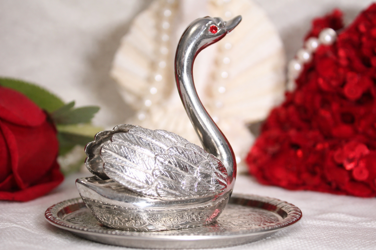 Aurora Vintage Silver Plated Red Stone Swan Ring/Jewelry Holder