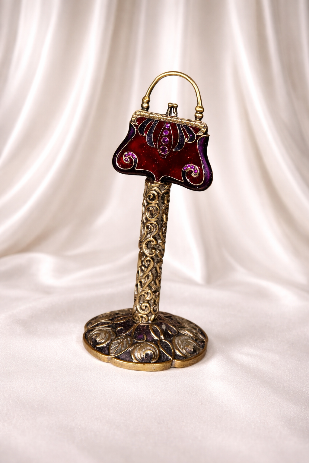Enamel purse stand