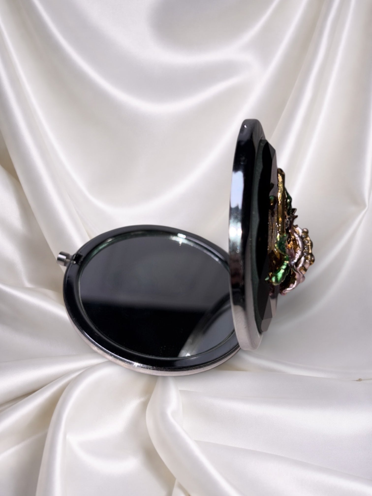 Vintage MAGATLAN Purple Faceted Enamel Rose Compact Mirror