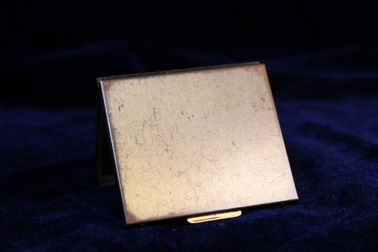 Vintage 1950s Silver Glitter Lucite Filigree Powder Compact