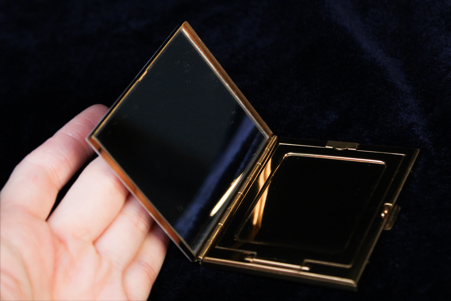 Vintage 1950s Mother-of-Pearl Mosaic Powder Compact
