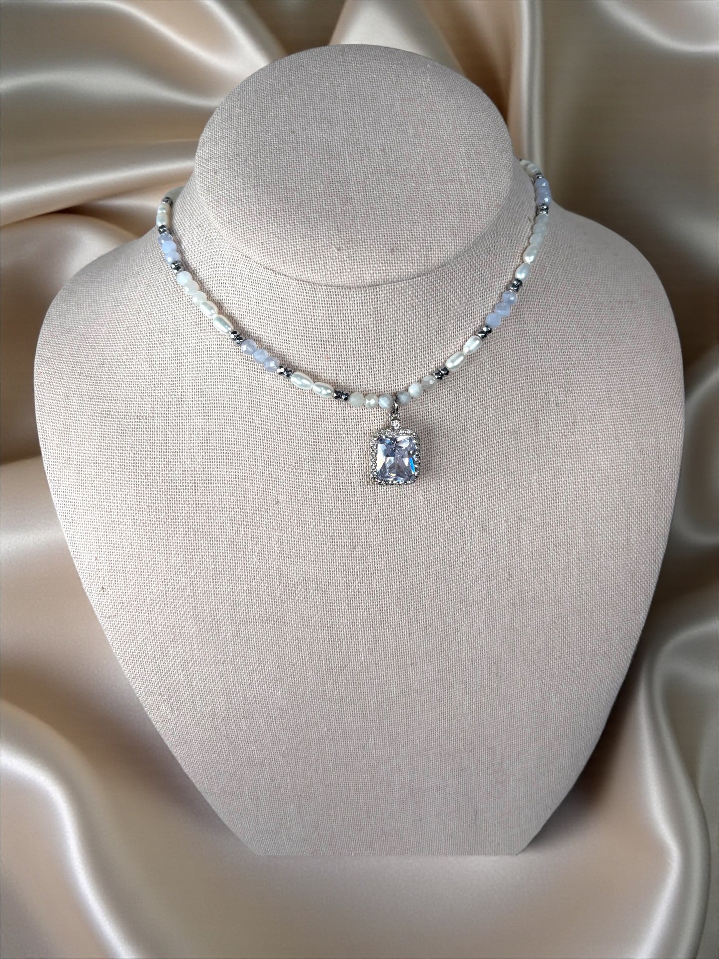 Aurora choker