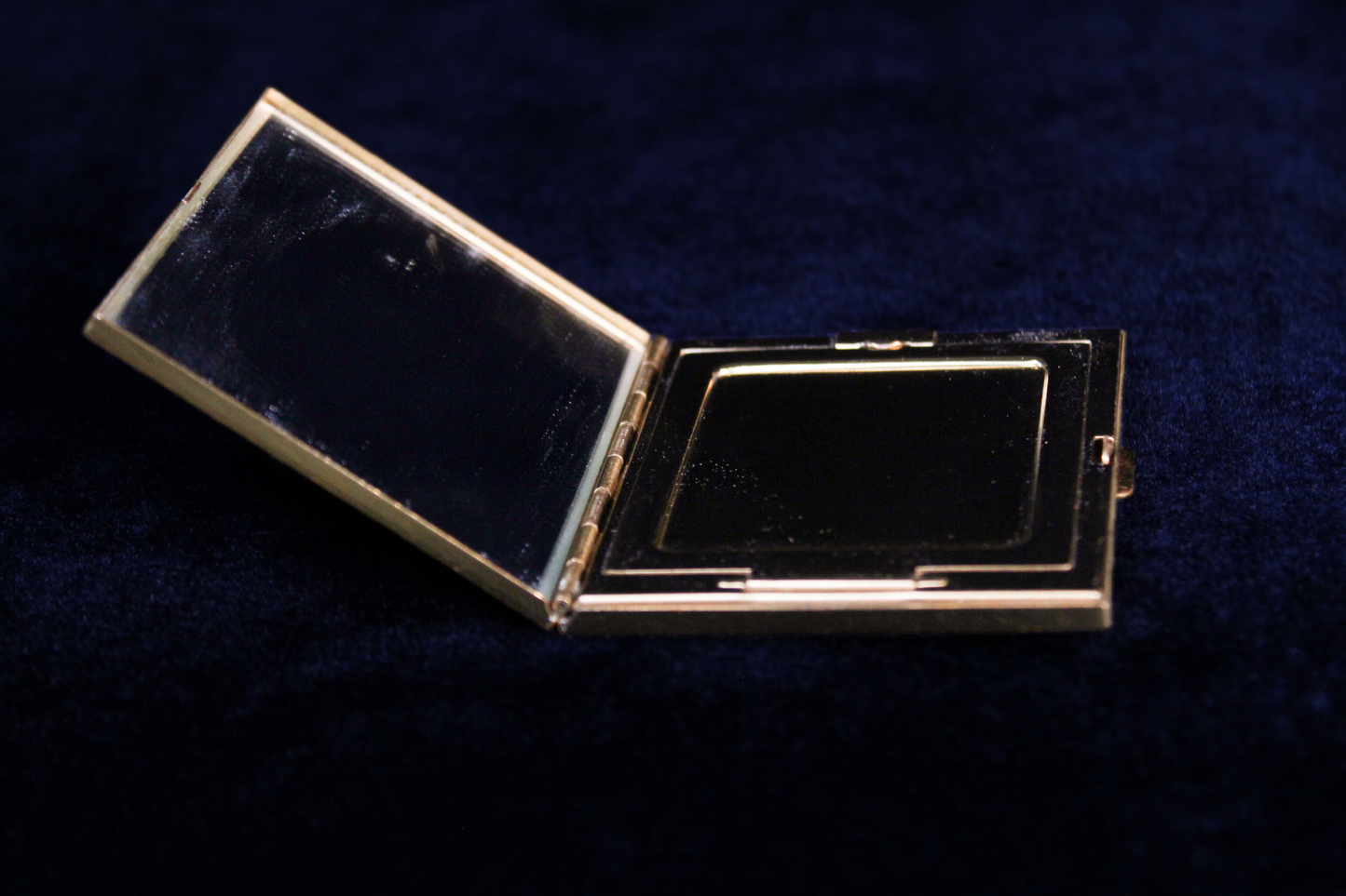 Vintage Mid-Century Gold Tone Harp Powder Compact Mirror | Vanity Compact