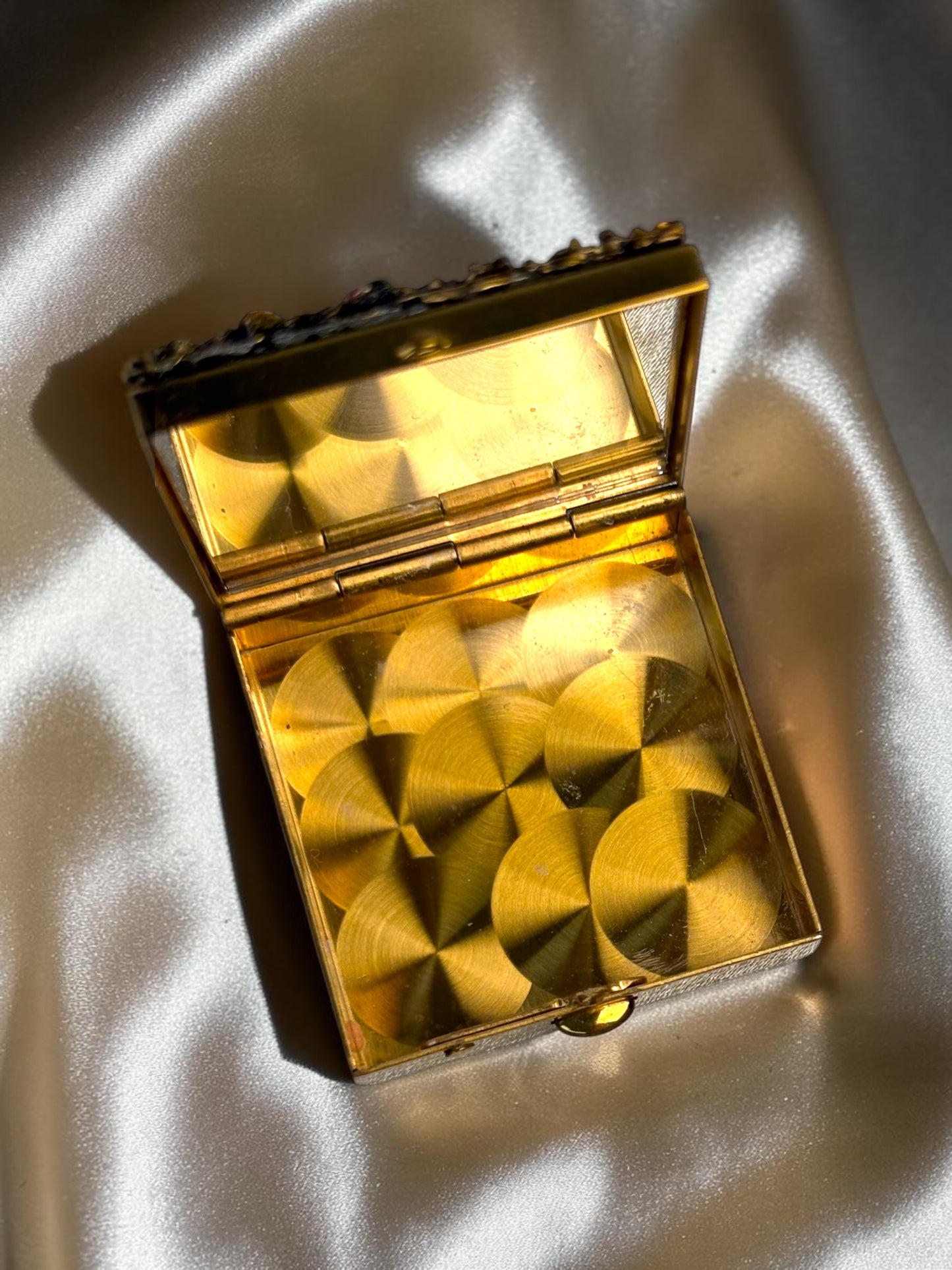 Vintage 1940s Mother of Pearl & Rhinestone Compact – Gold Filigree Powder Case / Trinket Box
