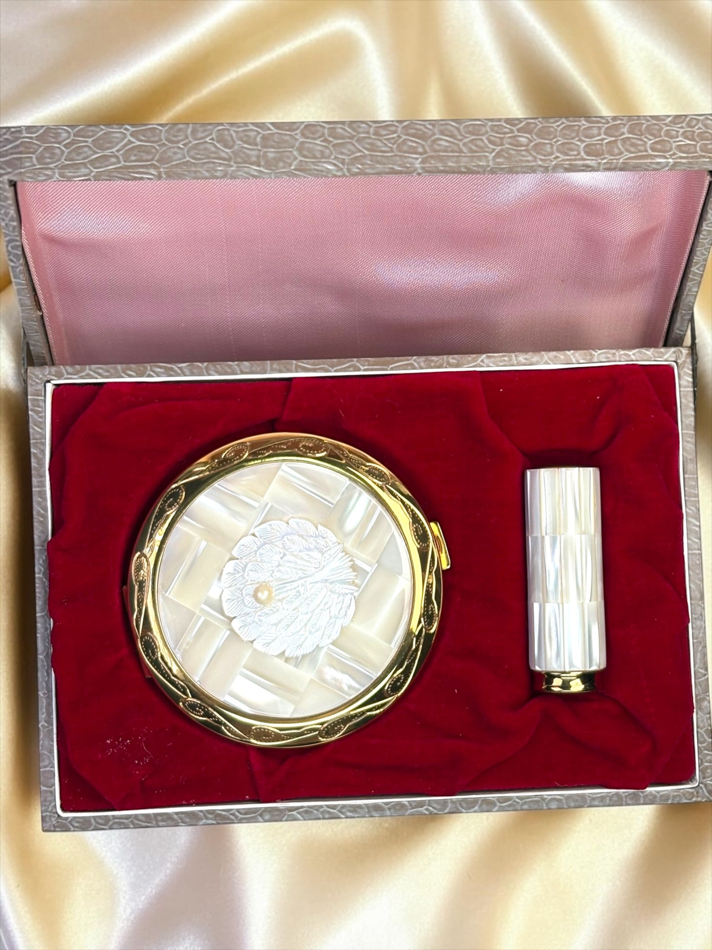 Vintage 1950s Mother of Pearl Peacock Compact & Lipstick Set – Unused in Original Box – Gold Tone Vanity Set