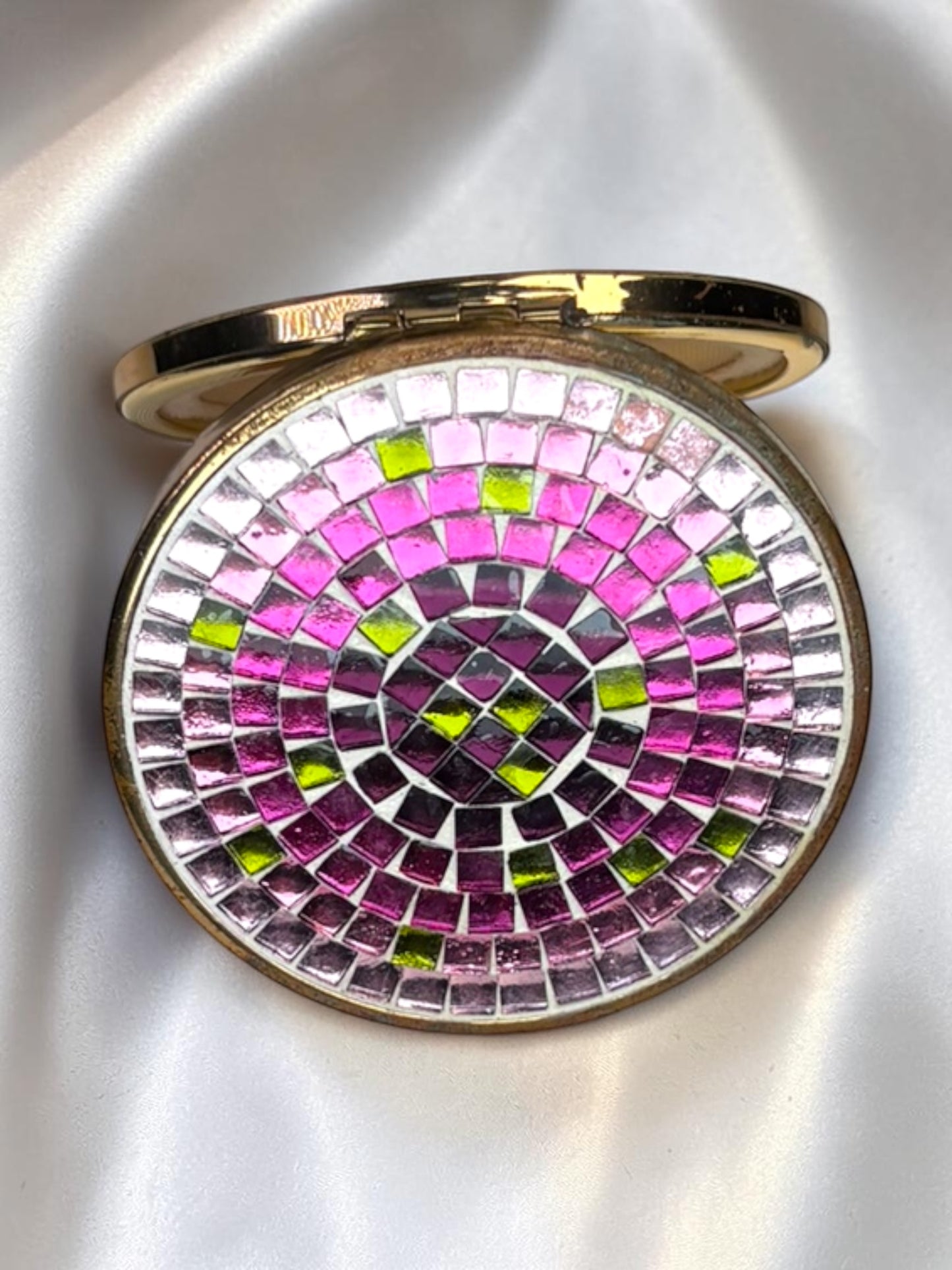 1940s Mosaic Glass Vanity Compact – Pink & Green Tile Design, Vintage Powder Compact